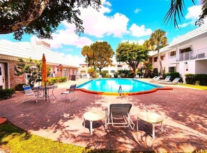 Building Photo - 412 S Cypress Rd