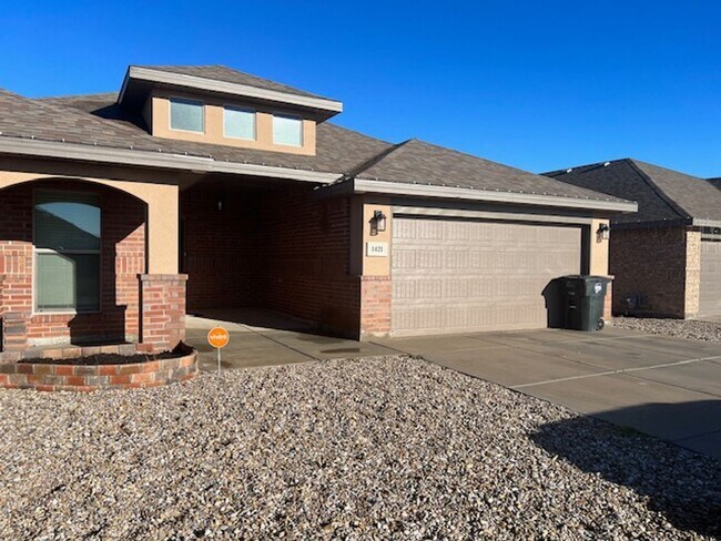 Building Photo - For Lease - 1421 Derrick - Odessa TX