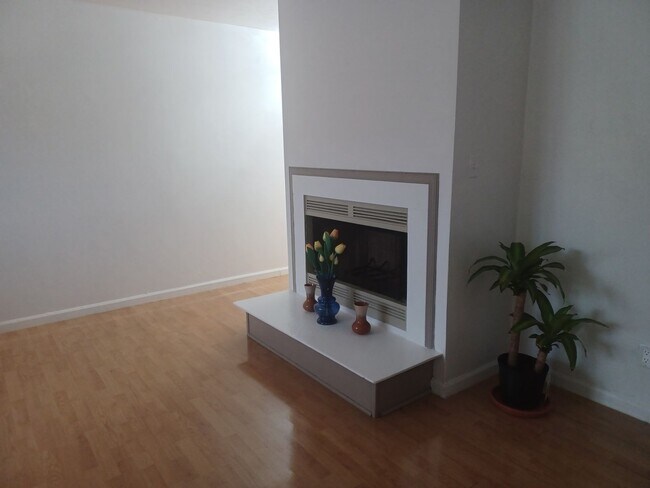 Building Photo - Silverwood Oaks