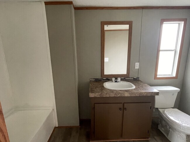 Building Photo - 1100 Lovers Ln
