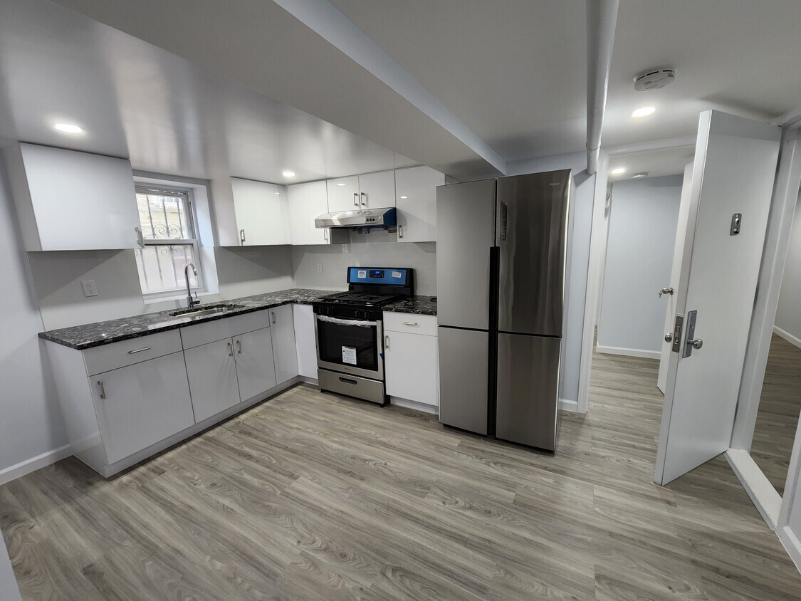 79-11 32nd Ave - 7911 32nd Ave