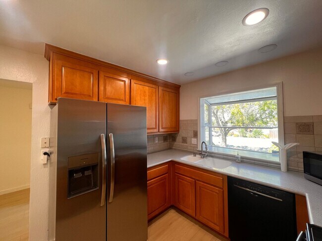 Building Photo - Discover Your Dream Home in Pittsburg, CA