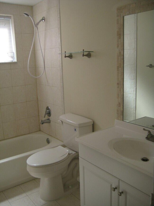 bathrroom 1 - 7711 Camino Real