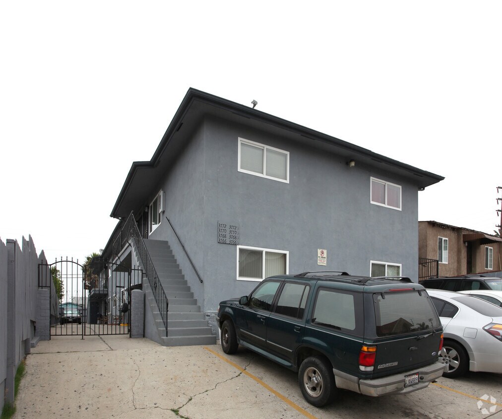 Primary Photo - 3766-3772 Boston Ave