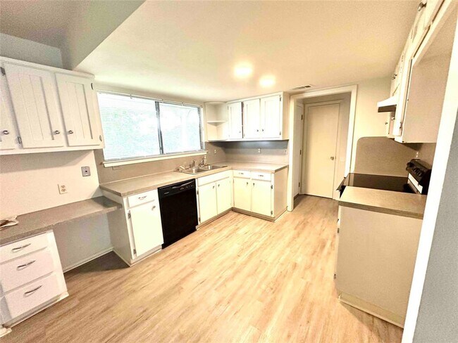 Building Photo - 503 S Mt Rushmore Dr