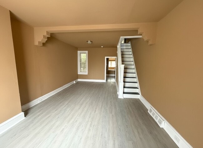 3BD/1BA Hunting Park Apartment Available NOW! - 3BD/1BA Hunting Park Apartment Available NOW!