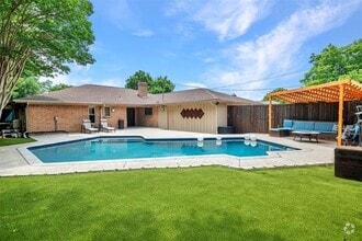 Building Photo - 7641 El Pensador Dr