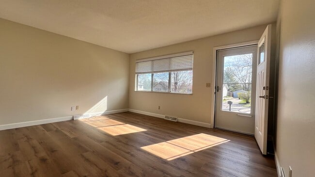 Building Photo - $1,600 | 3 Bedroom, 1 Bathroom Home| No Pe...
