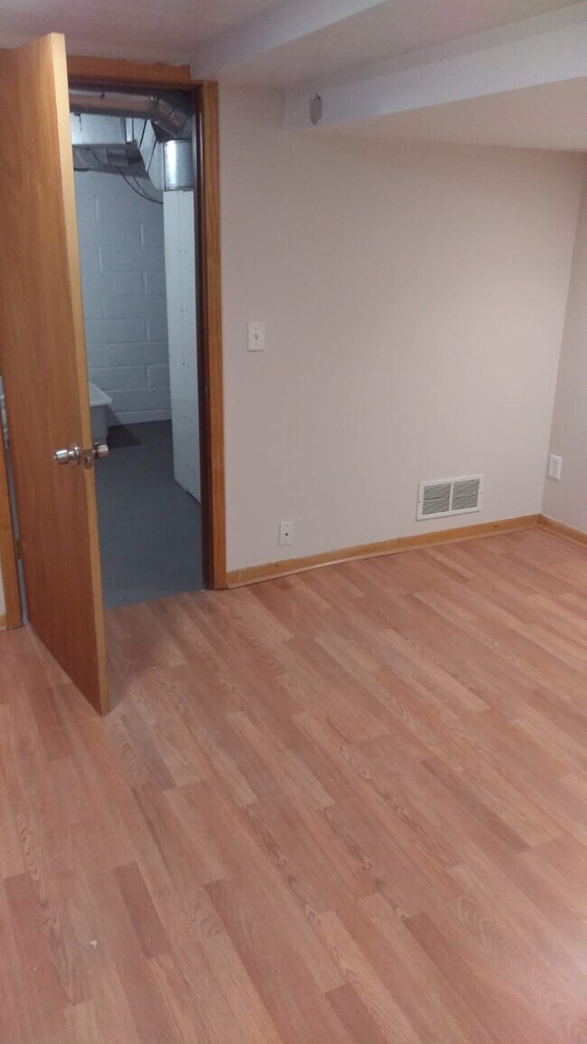 Foto del edificio - 5823 Blaisdell Ave