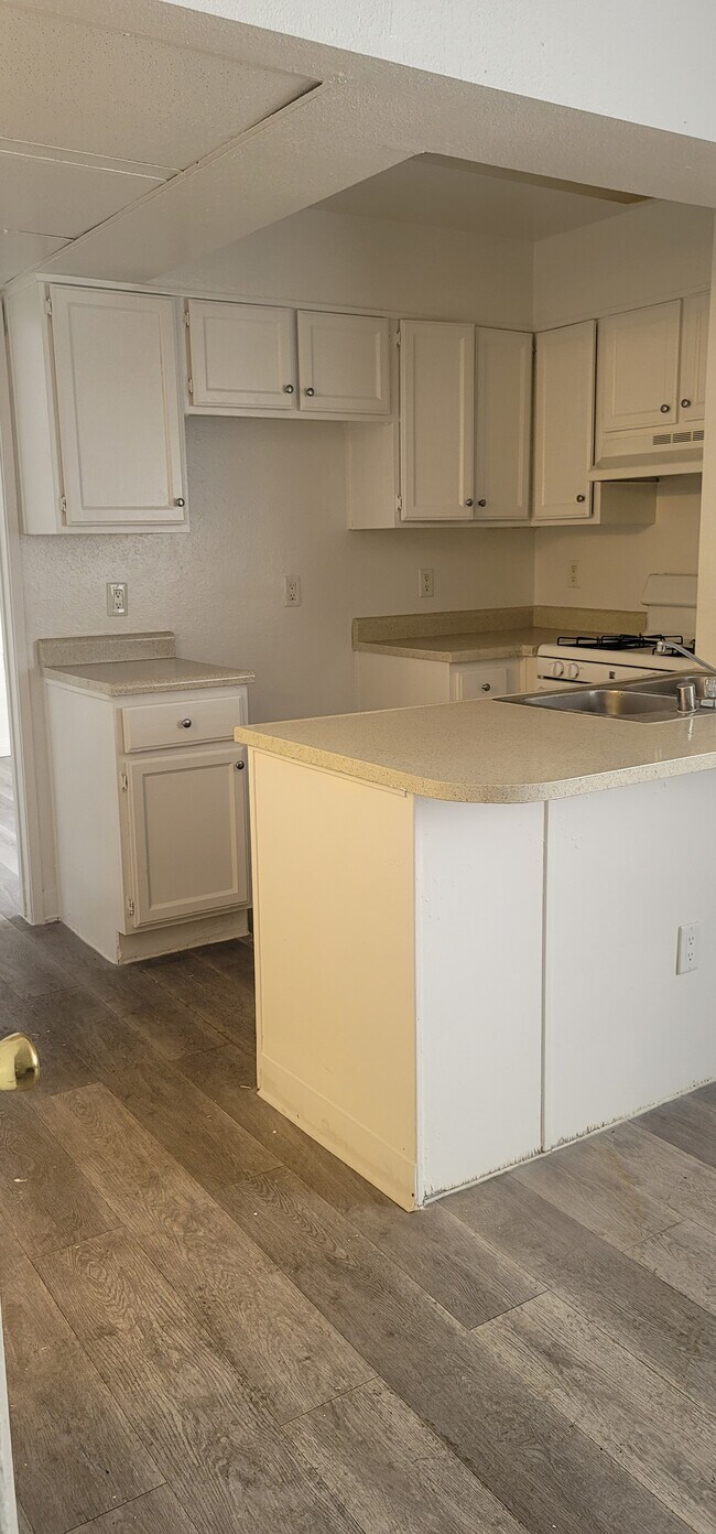 Building Photo - 3044 Leeward Ave
