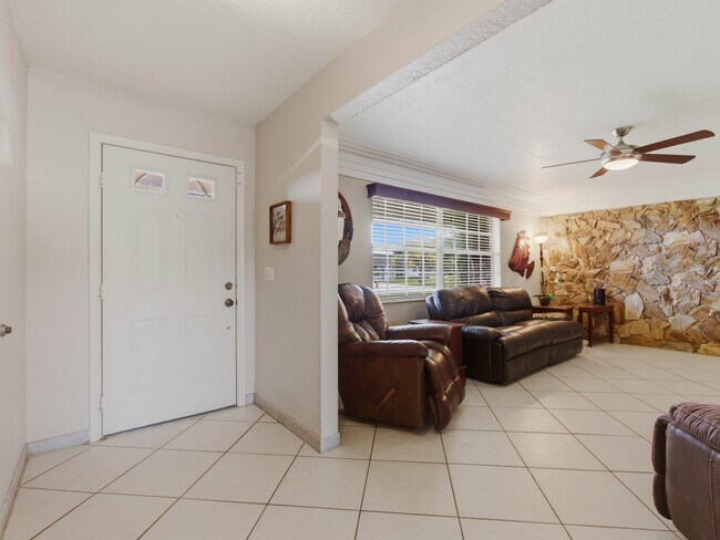 Foto del edificio - 6611 Venetian Dr
