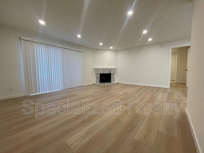 Foto del edificio - 8020 Langdon Ave