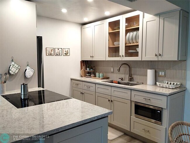Foto del edificio - 3402 Bimini Ln