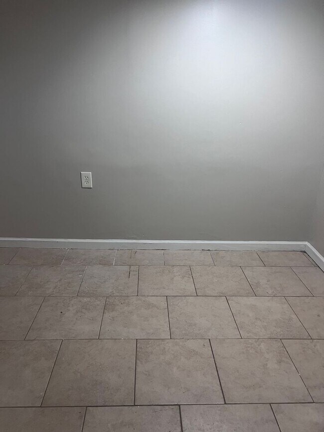 Building Photo - Cozy 2-Bedroom Home Available Now