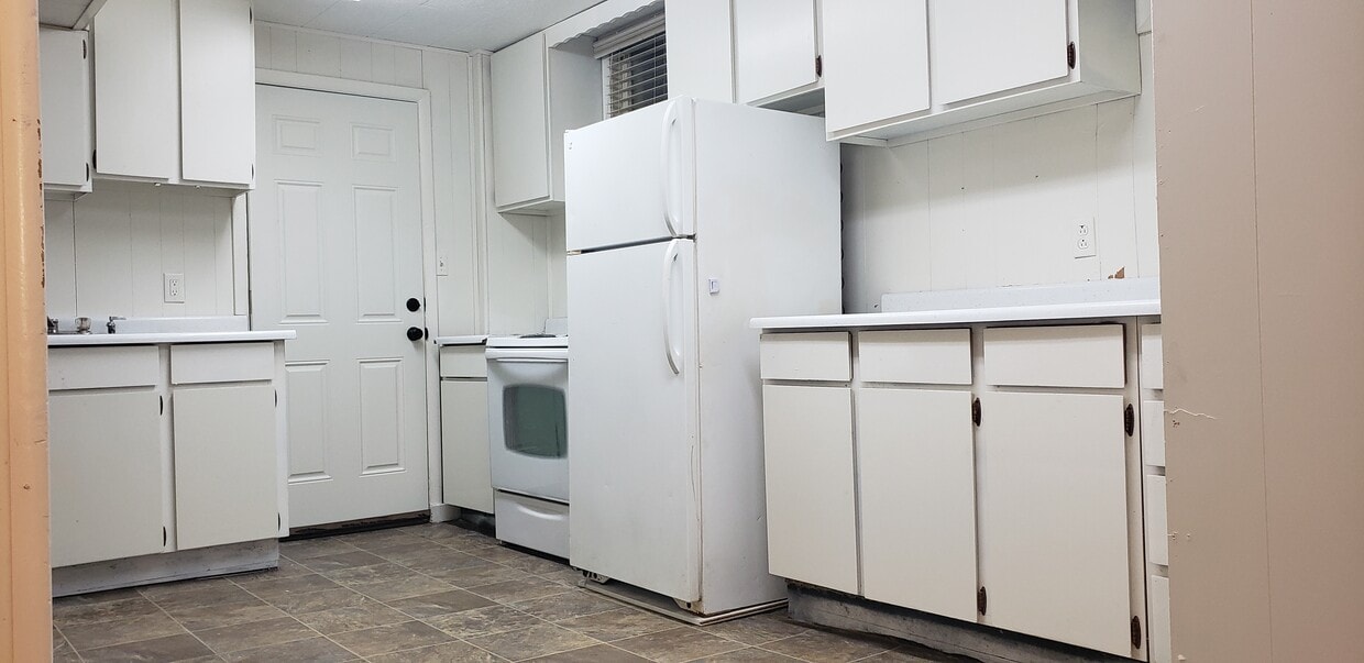 Primary Photo - 425 Hyde Ave