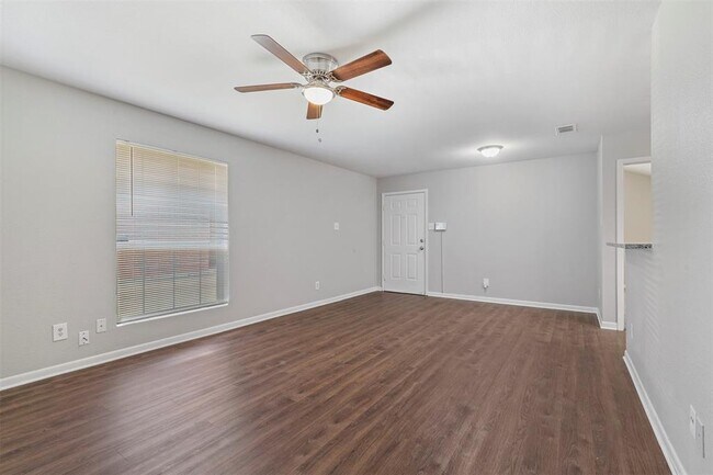 Building Photo - 852 Potomac Dr