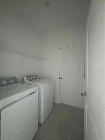 Foto del edificio - 7869 Lakes Edge Ln