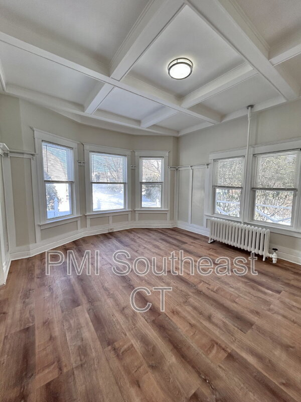 Foto del edificio - 26 Kinney Ave