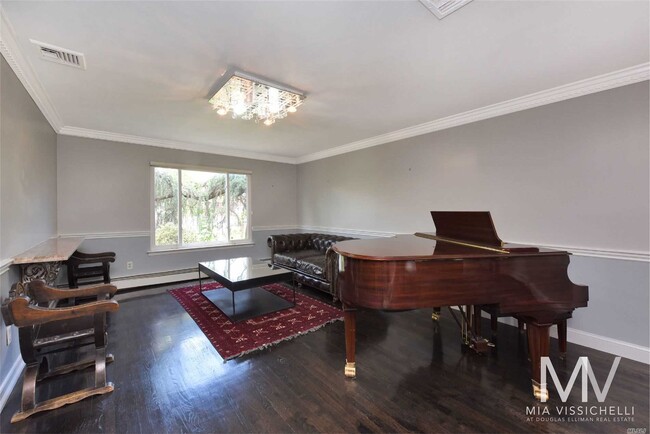 Foto del edificio - 22 Oak Point Dr W