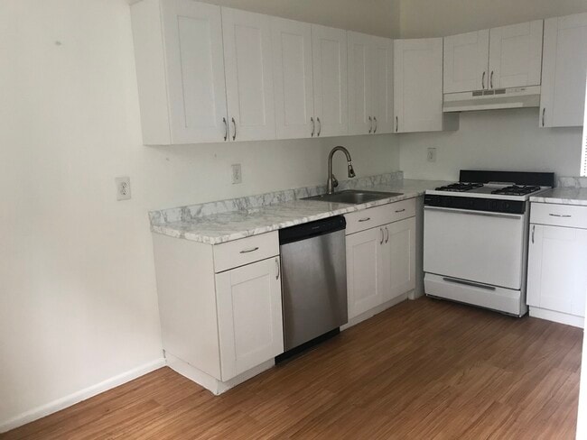 Building Photo - 137 W 110th St