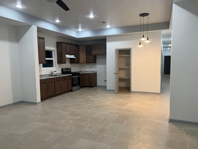 Photo - 5125 Oak Dr House