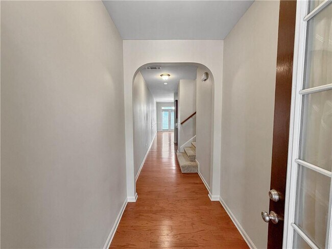 Foto del edificio - 2401 Attewood Dr