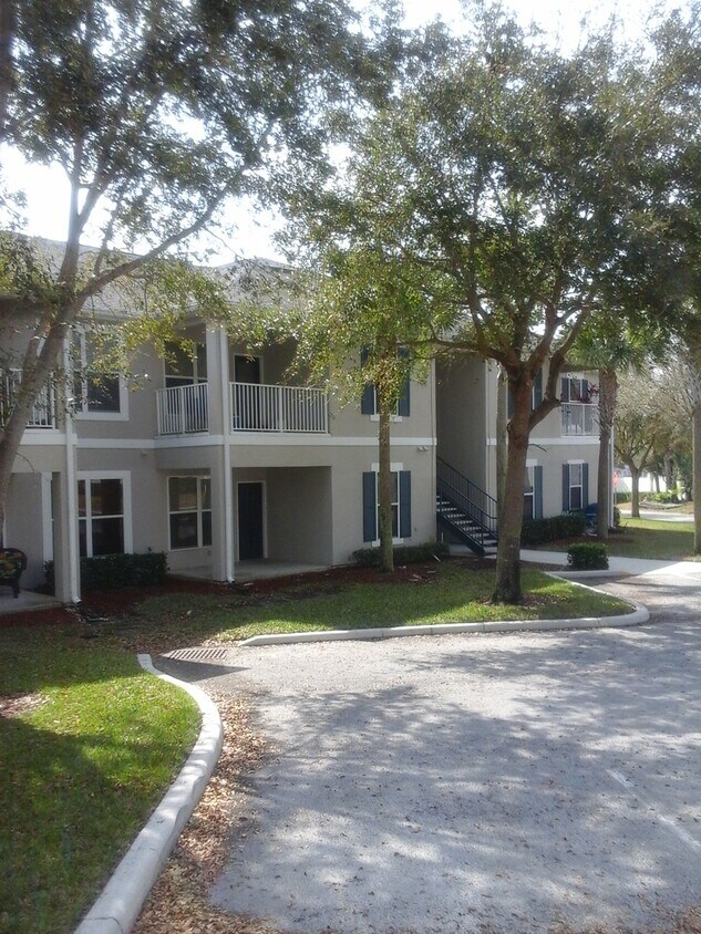 Foto principal - 6011 Hemingway Cir