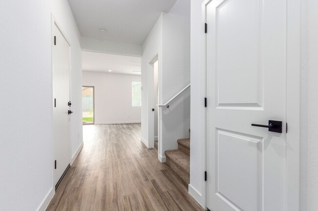 Building Photo - NEWER CONSTRUCTION HOME WITH 3 BED/2.5 BAT...