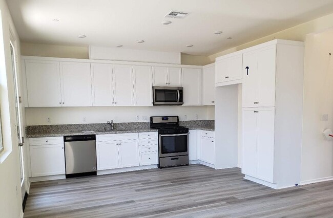 Foto del edificio - 24707 6th St