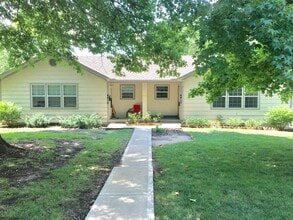 Building Photo - 4413 S Parkway Dr