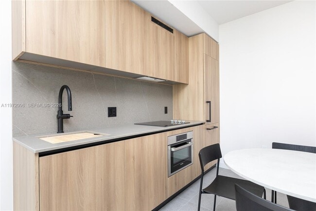 Building Photo - 121 NE 5th St