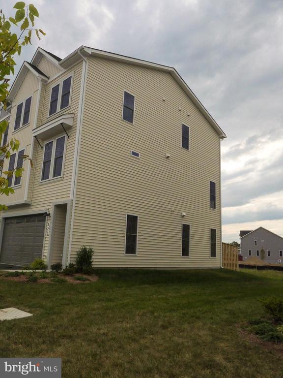 Building Photo - 120 Galaxy Pl