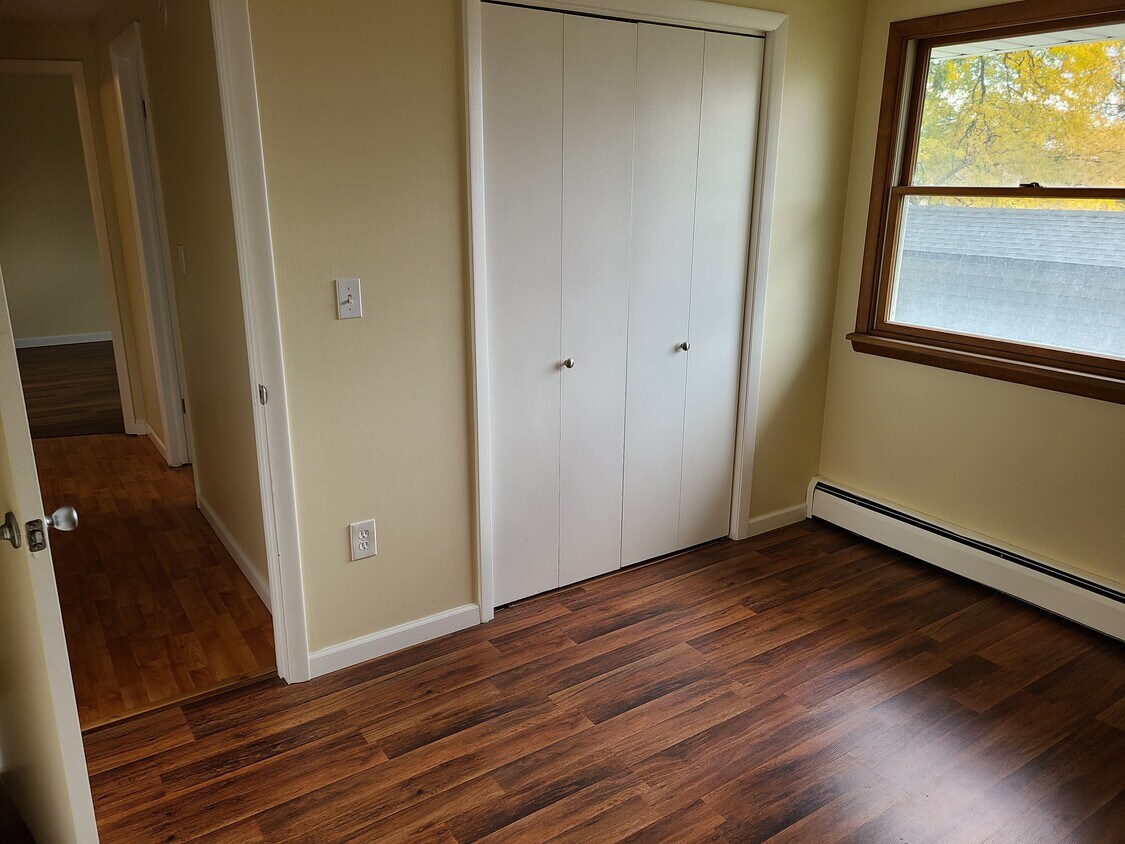 2nd bedroom - 55 Pinehurst Ave