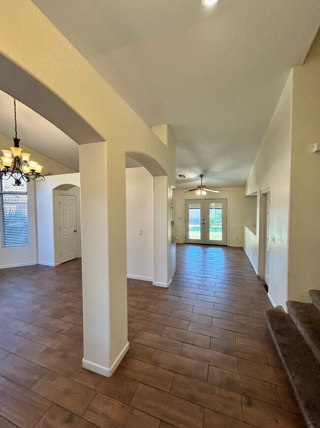 Building Photo - 7417 W Jones Ave