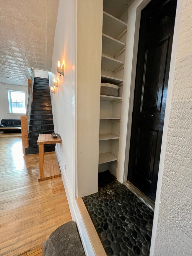 Building Photo - 237 Cumberland Ave