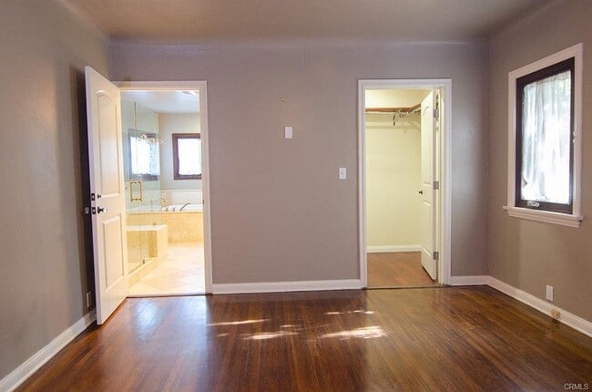 Building Photo - 1720 Paloma St