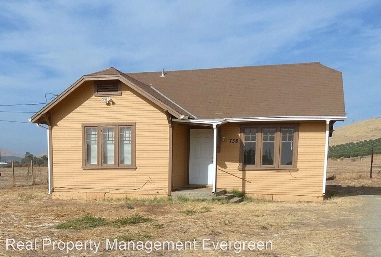 Primary Photo - 2 br, 1 bath House - 738 E. Laurel Ave.