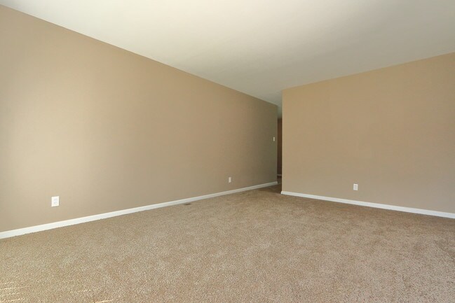 Building Photo - 1341 Columbus Dr