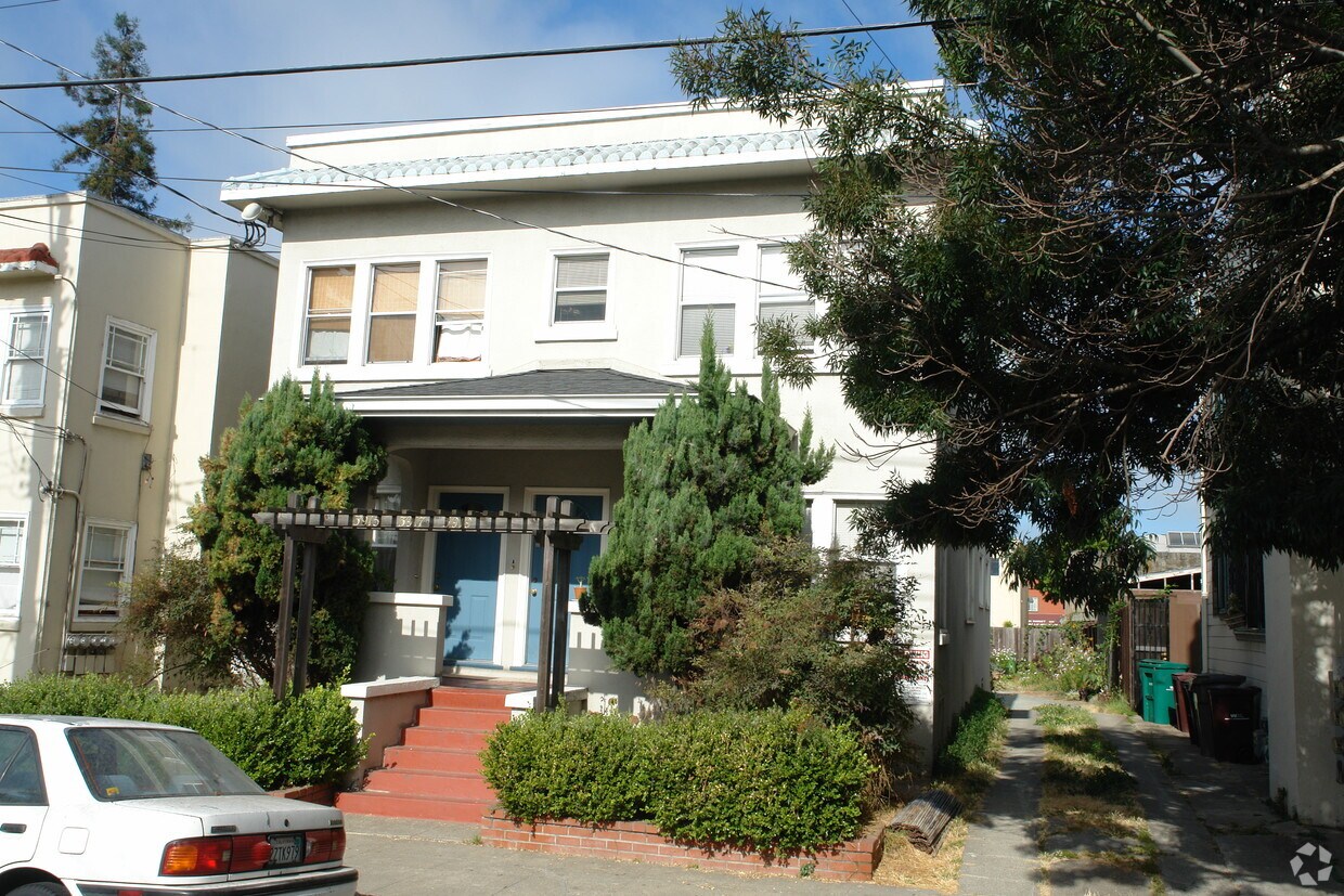 Building Photo - 3915-3919 Clarke St