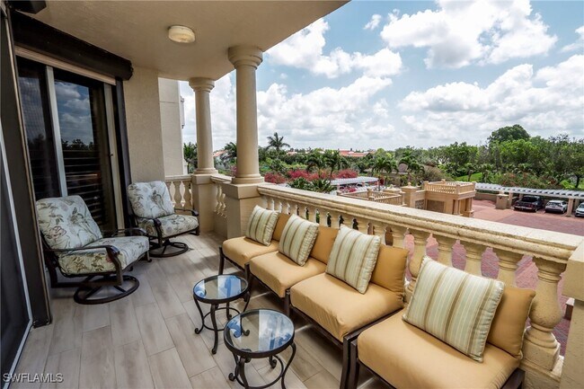 Foto del edificio - 8787 Bay Colony Dr