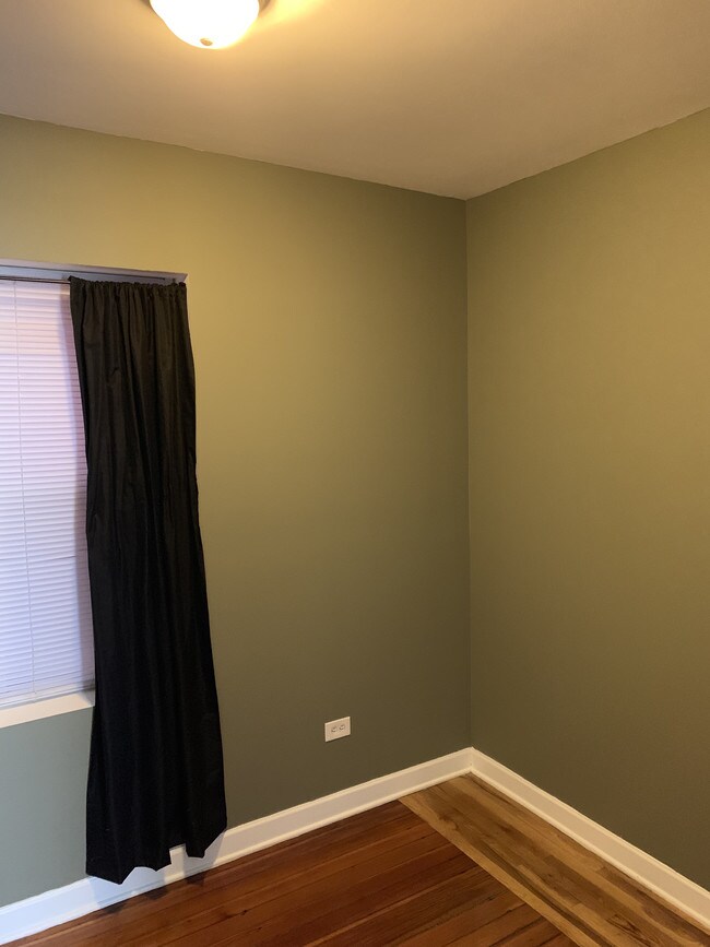 Bedroom can fit a queen/king bed - 2240 W Palmer St
