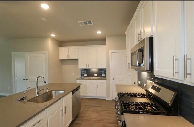 Building Photo - 21663 Sandy Dune Dr