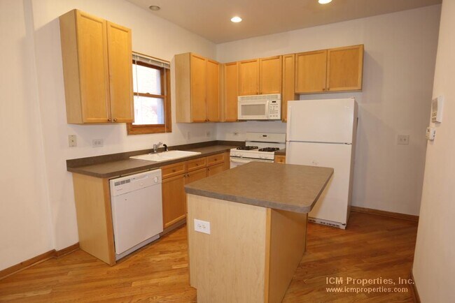 Foto del edificio - 2653 N Wayne Ave