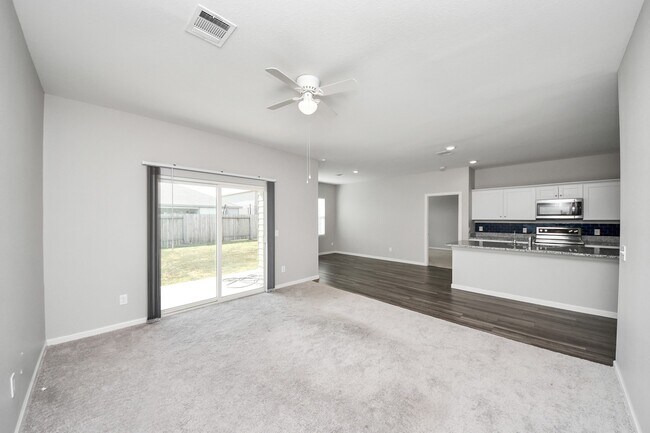 Foto del edificio - 6306 Highland Trl Dr