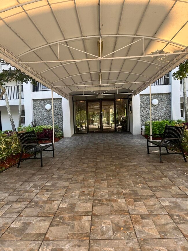 Building Photo - 2900 N Course Dr