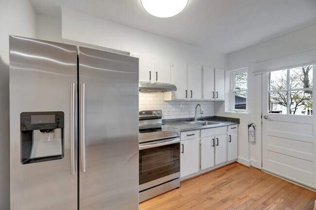 Foto del edificio - 1628 Q St SE