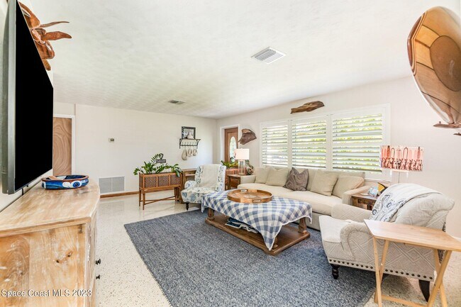 Foto del edificio - 335 Richards Rd