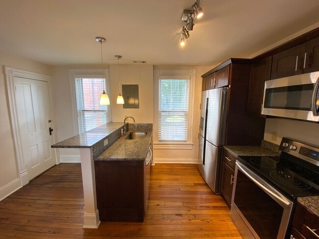 Foto del edificio - Kerr St 694-696 GW2