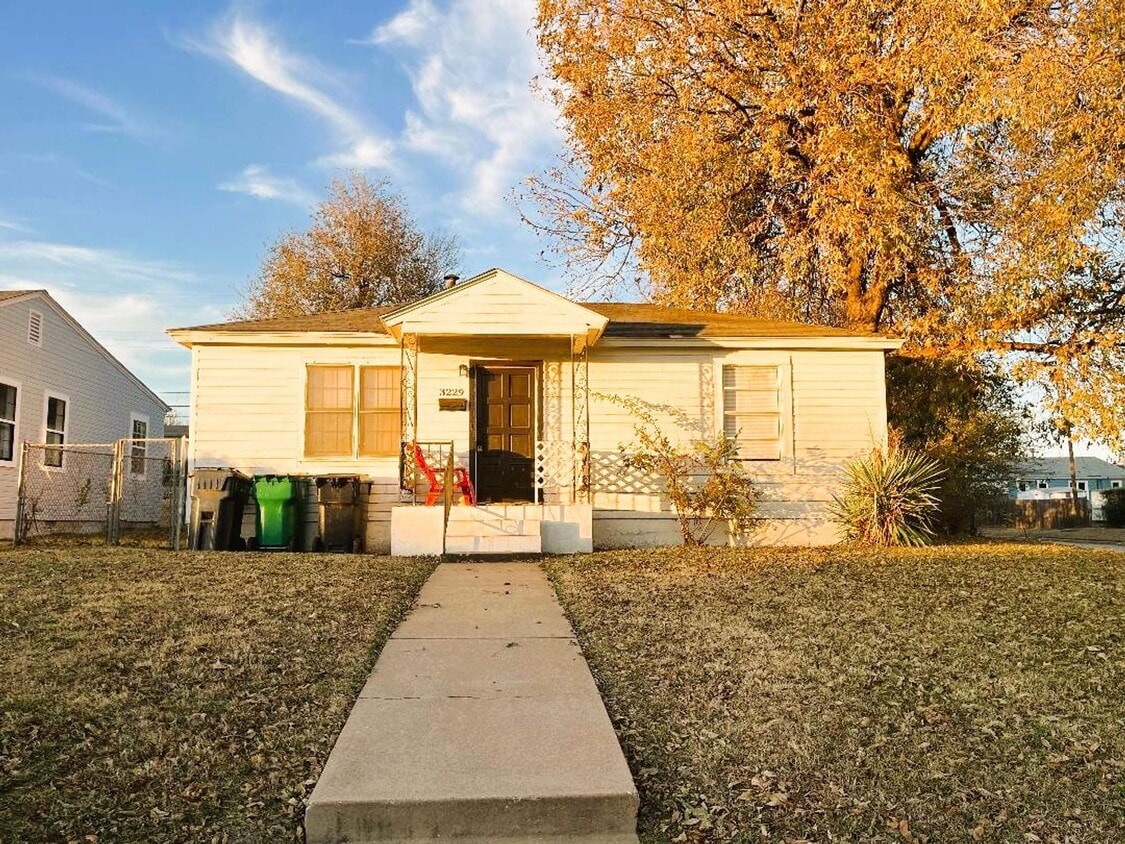 Primary Photo - 2644 NW 11th St