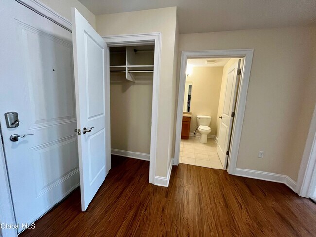 Foto del edificio - 60 Weibel Ave